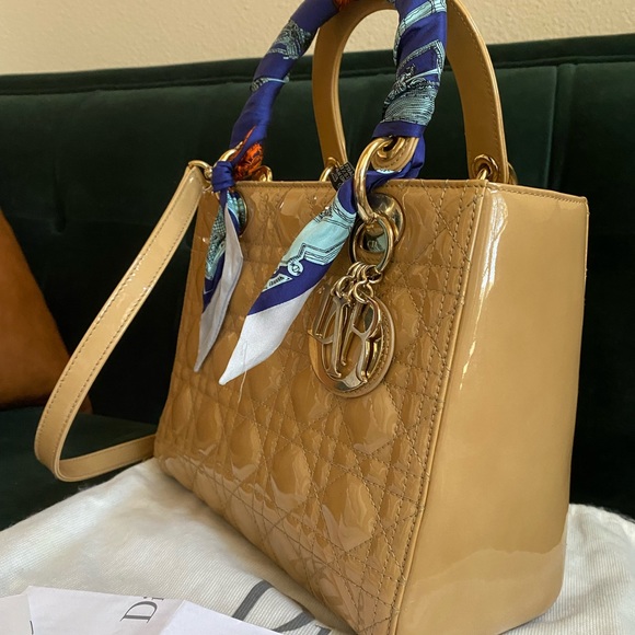 *SOLD* Lady Dior cannage quilted beige patent silver hardware Medium bag - Picture 2 of 16